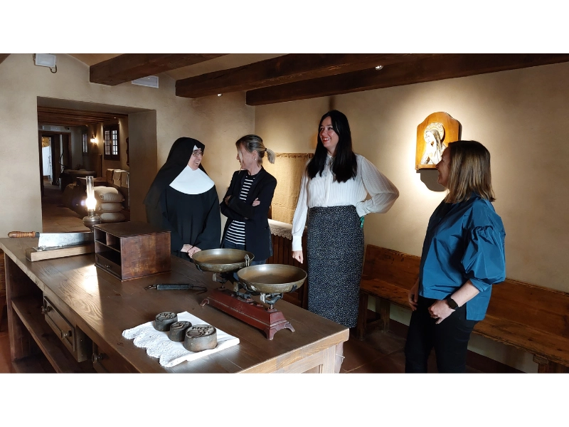 La Alcaldesa de Huesca, Lorena Orduna, visita la Casa Museo