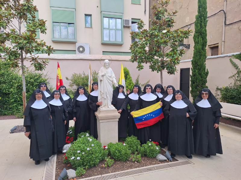 Hermanitas de Argentina, Brasil, Chile, Colombia, Ecuador, Paraguay y Venezuela visitan la casa del Fundador