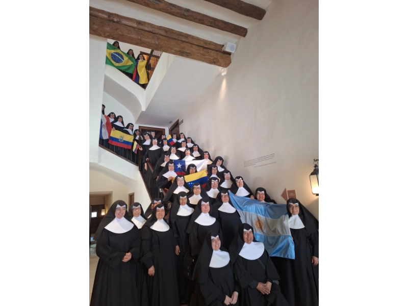 Hermanitas de Argentina, Brasil, Chile, Colombia, Ecuador, Paraguay y Venezuela visitan la casa del Fundador