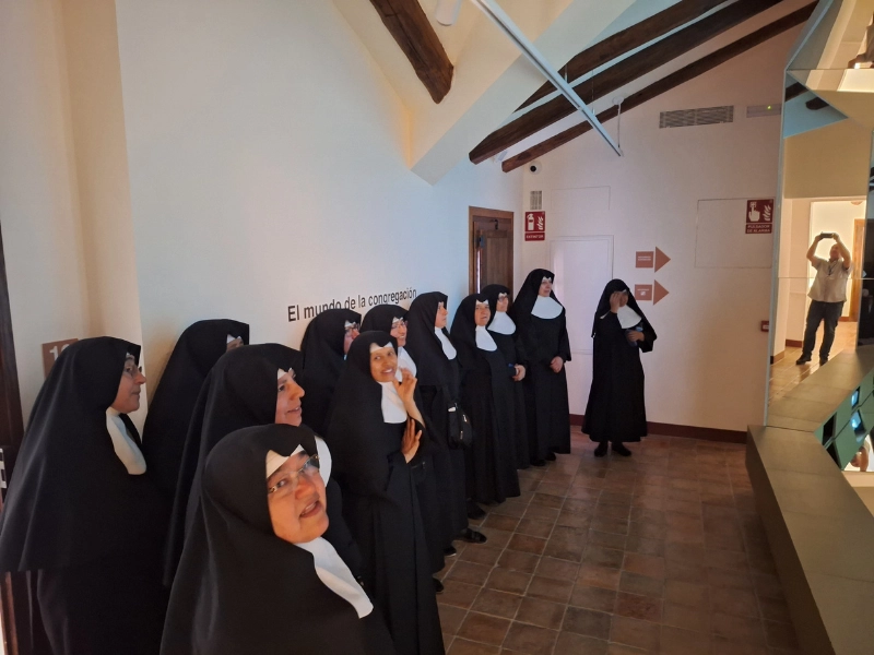 Hermanitas de Argentina, Brasil, Chile, Colombia, Ecuador, Paraguay y Venezuela visitan la casa del Fundador