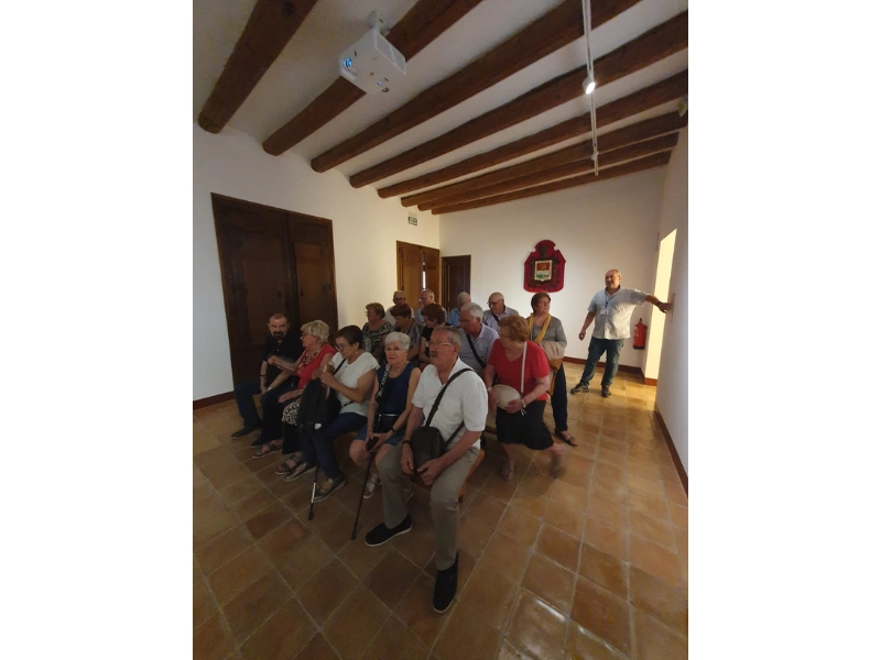 Un grupo de 40 vecinos de Gimenells (Lleida) visitan la Casa Museo