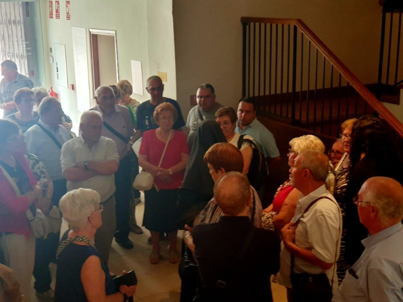 Un grupo de 40 vecinos de Gimenells (Lleida) visitan la Casa Museo