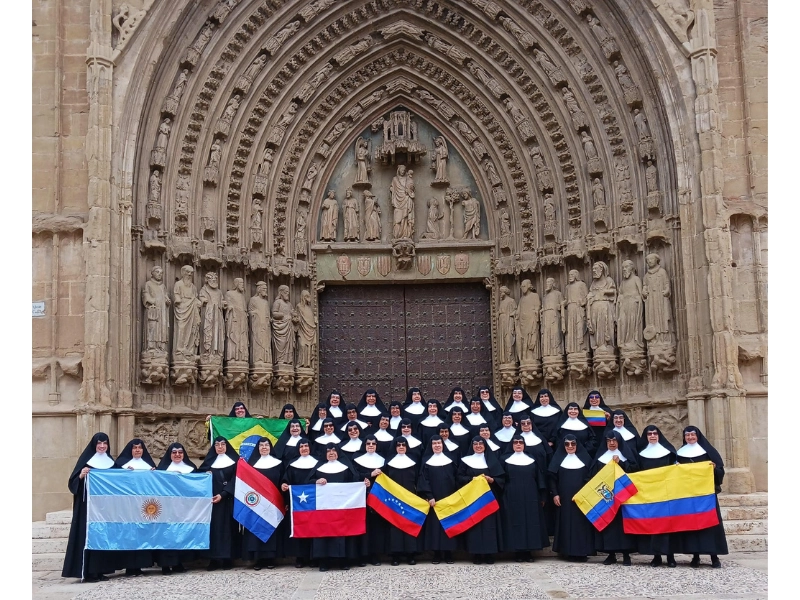 Hermanitas de Argentina, Brasil, Chile, Colombia, Ecuador, Paraguay y Venezuela visitan la casa del Fundador