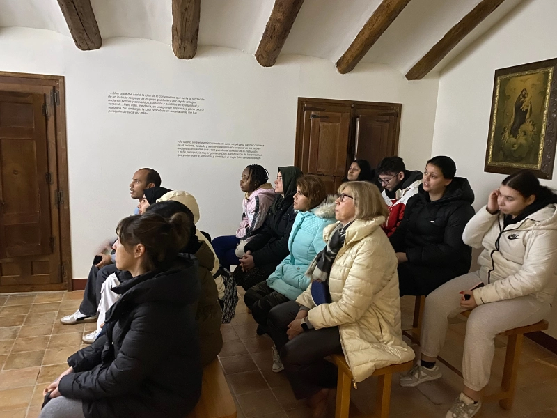 Alumnado de la Escuela de Segunda Oportunidad (E2O) y de los Talleres Ocupacionales de Serigrafía y de Costura del Ayuntamiento de Huesca visitan la Casa Museo