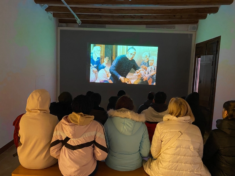 Alumnado de la Escuela de Segunda Oportunidad (E2O) y de los Talleres Ocupacionales de Serigrafía y de Costura del Ayuntamiento de Huesca visitan la Casa Museo