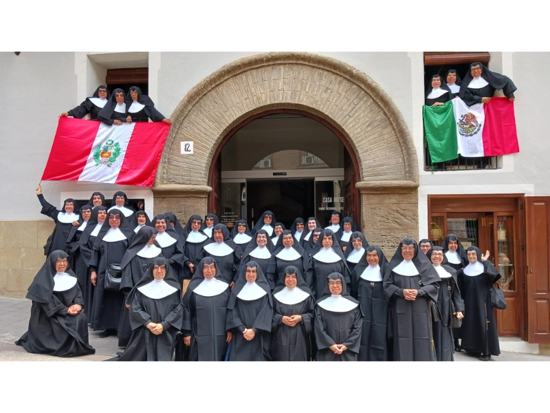 The Little Sisters from Bolivia, Cuba, El Salvador, Guatemala, Mexico, Peru, Puerto Rico, and the Dominican Republic visit the House Museum