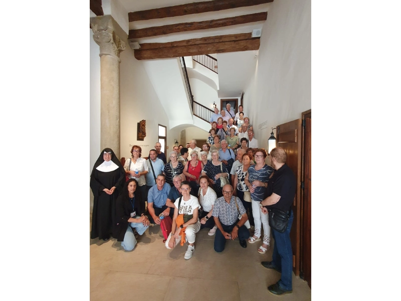 Un grupo de 40 vecinos de Gimenells (Lleida) visitan la Casa Museo